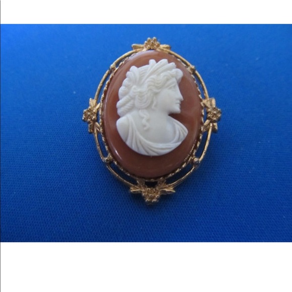 Victorian Cameo Repro With Gold Tone Metal Frame - Picture 2 of 3